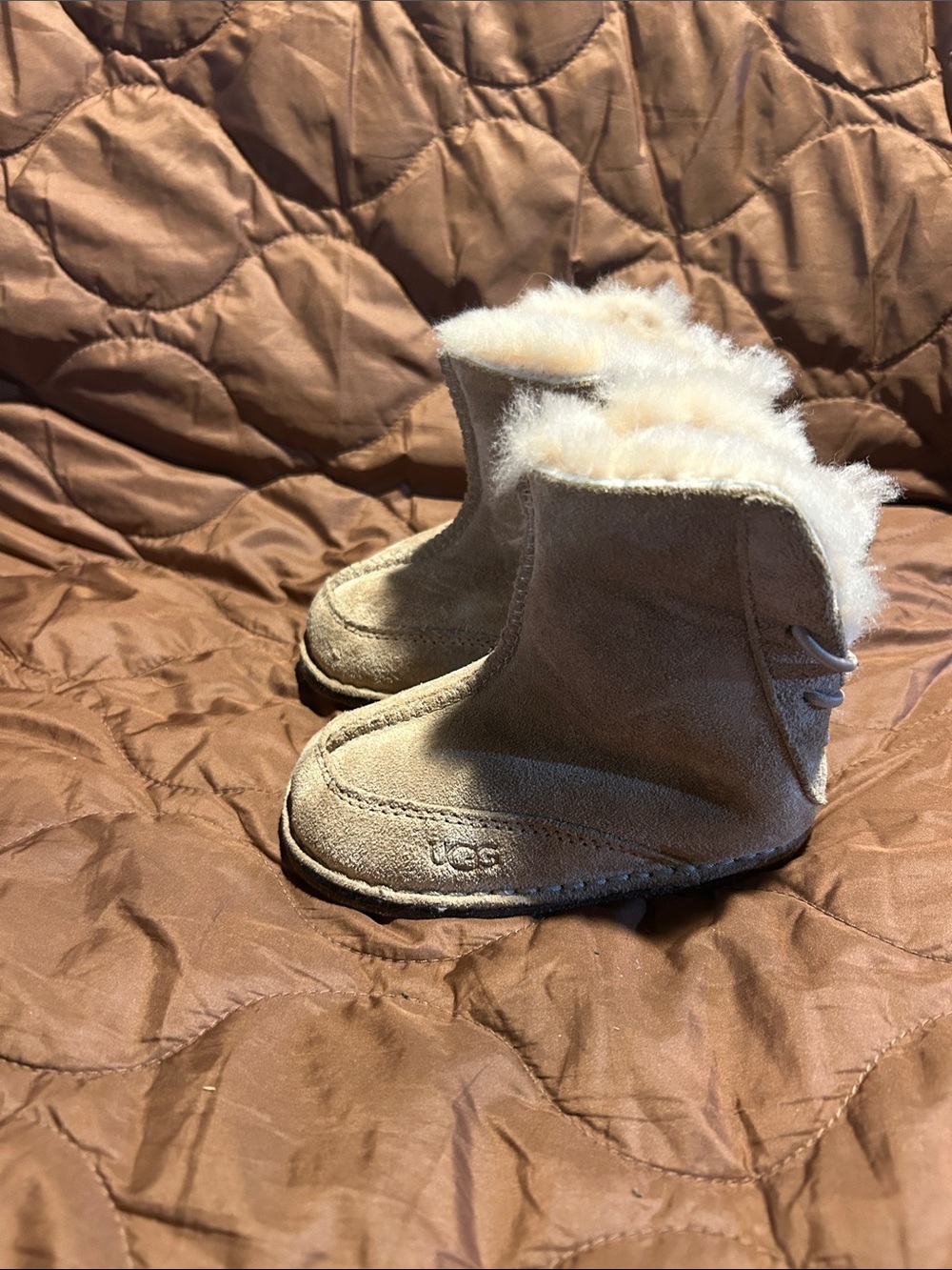 UGG Kids Sheepskin Lined Boots in Chestnut Brown with Cream Fur